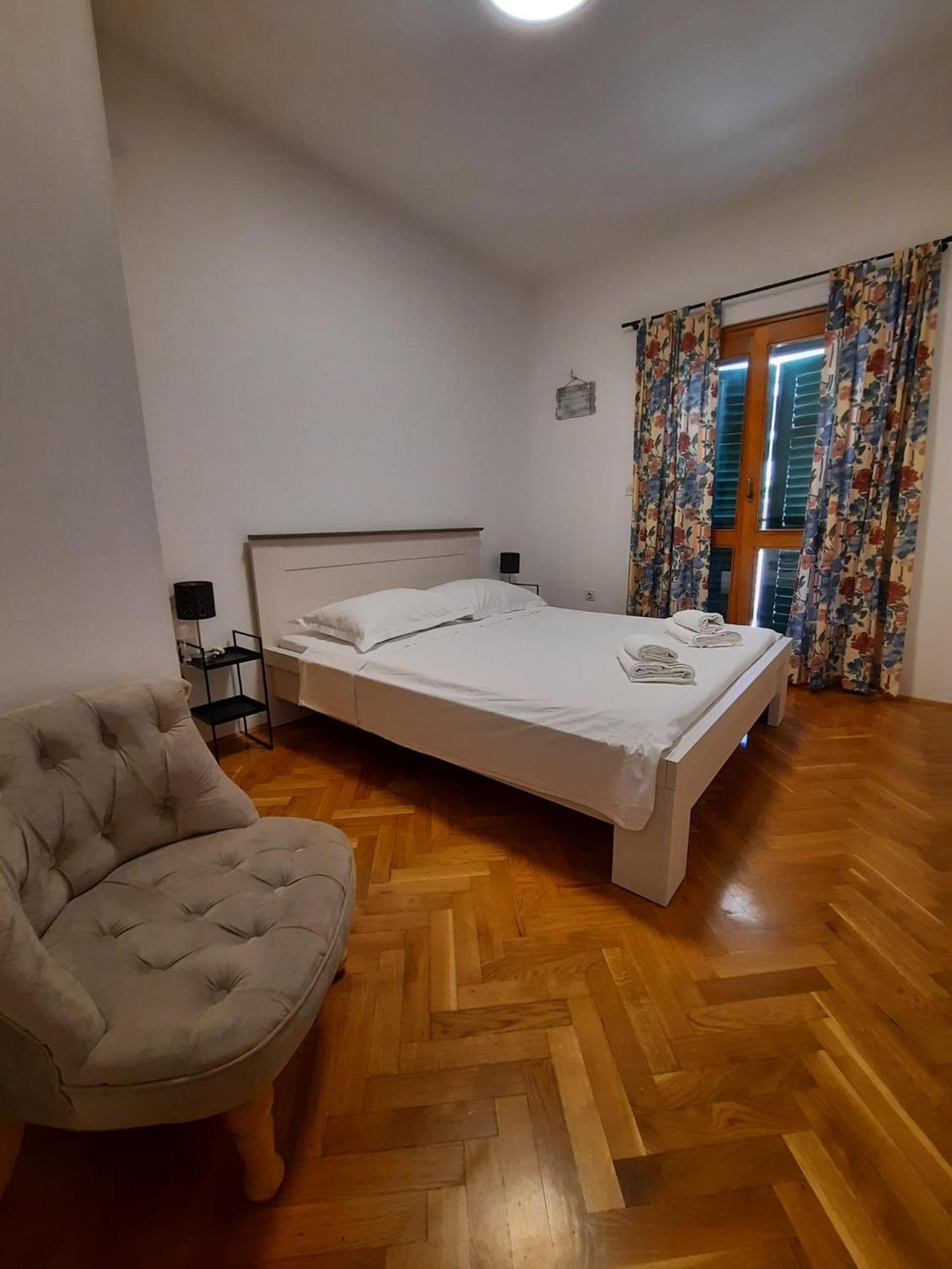Buntin Apartments Примоштен Экстерьер фото